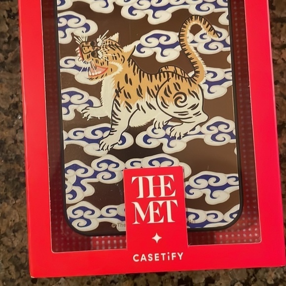 NWT Casetify The MET Art Museum Rank badge with tiger IPhone XS Max - Picture 4 of 7
